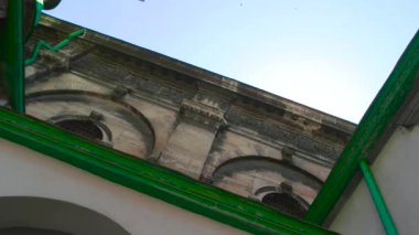 Varsayım kilise Lviv, gökyüzü.