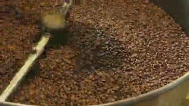 Kahve kavurma yakın çekim.