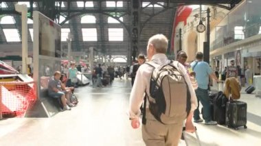 Hareketli tren istasyonu.