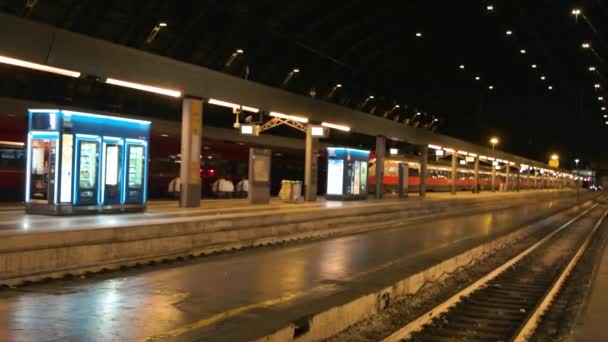 火车站、夜间. — 图库视频影像