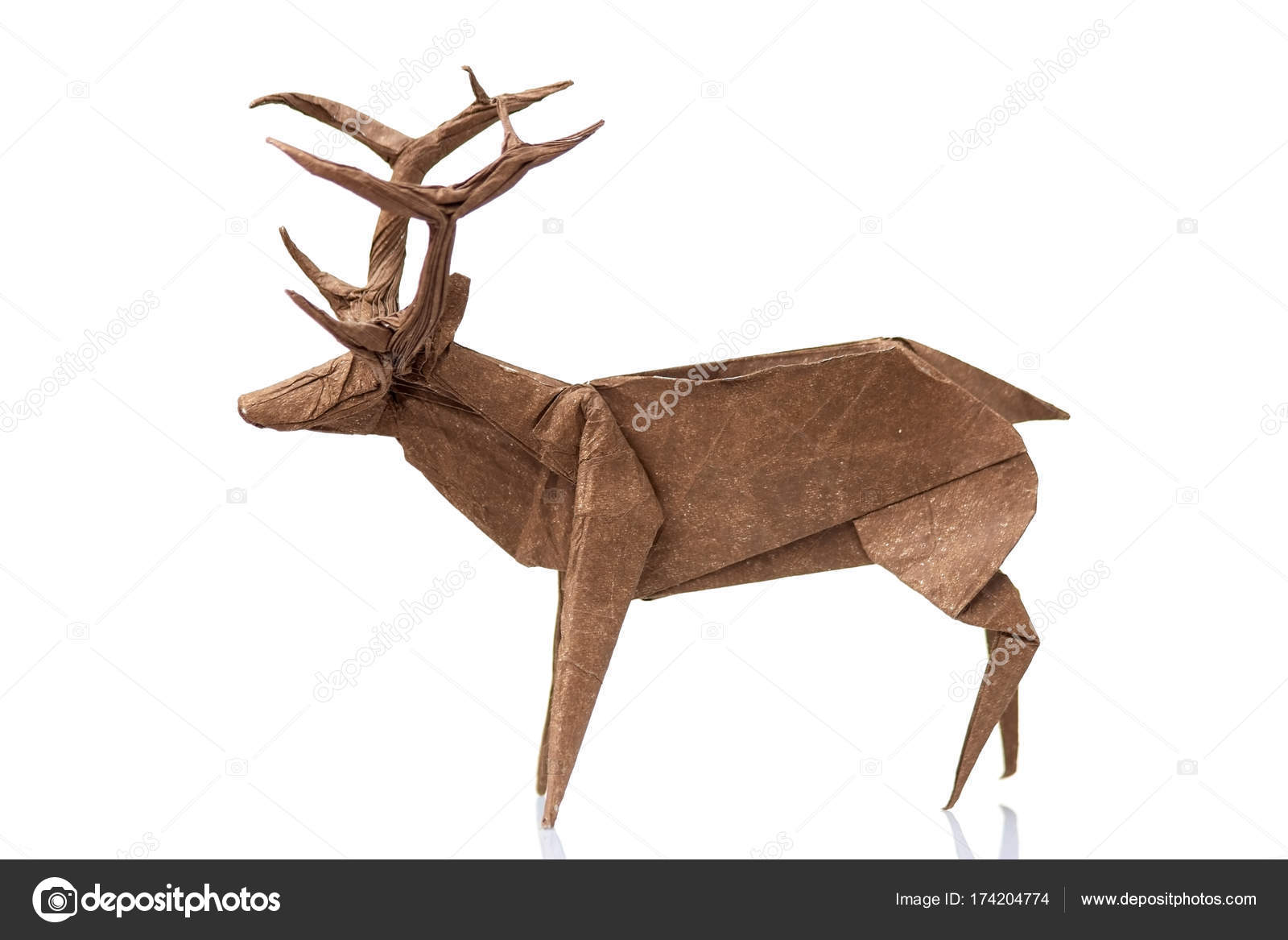 Diseño De Renos Origami En Blanco Foto De Stock