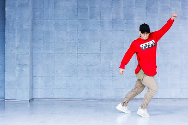 Young handsome break dancer in action. — Stock Photo, Image