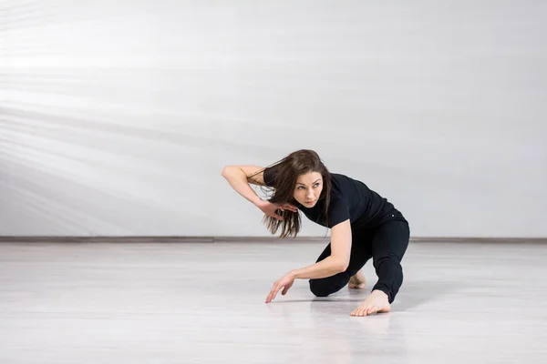 Ballerina ragazza in posa ginnica . — Foto Stock