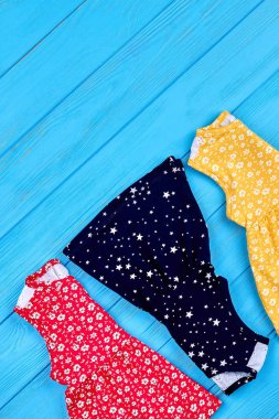 Yeni katlanmış bebek elbise Üstten Görünüm.