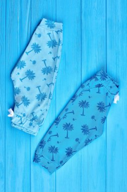 Yeni katlanmış bebek tozluk, üstten görünüm.