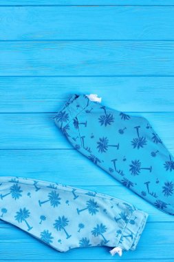 Şirin Bebek pantolon, üstten görünüm.