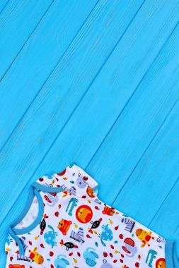 Yeni doğan vintage baskı doğal romper.