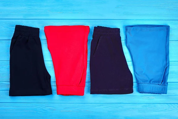 Çocuklar için yeni katlanmış pamuk şort.