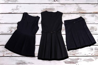 Yeni okul kıyafetleri GILS için.