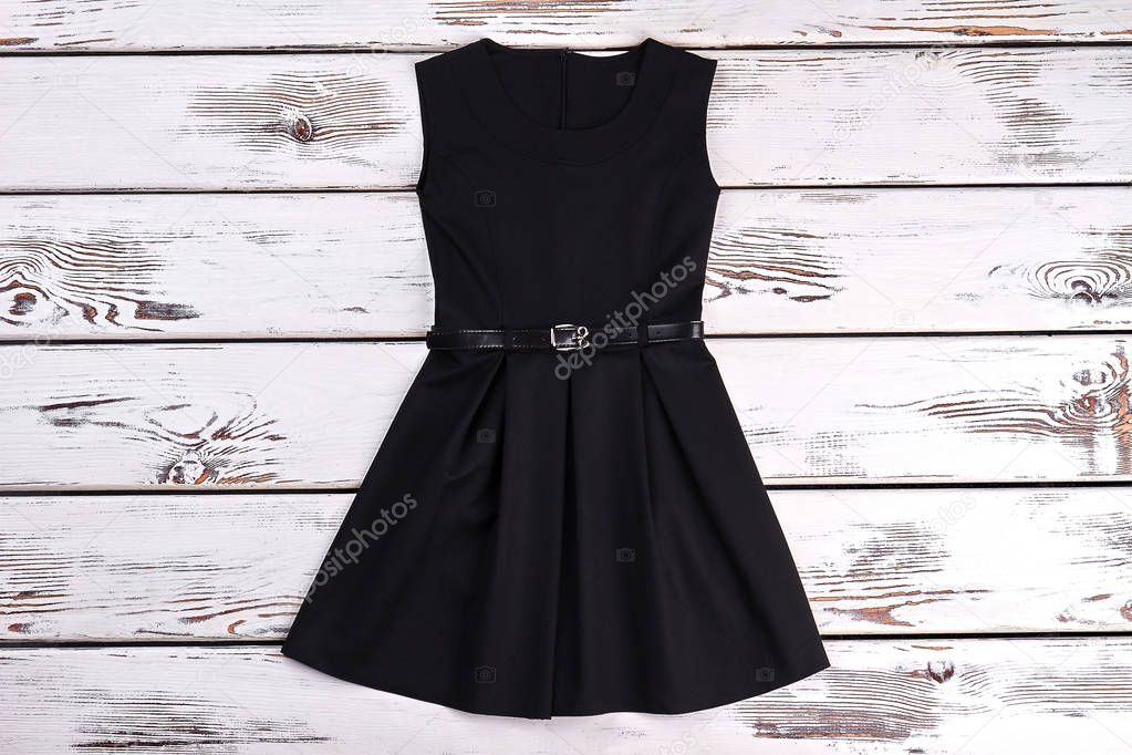 Black sleeveles short cotton dress.