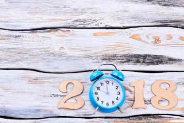 Ahşap numarası 2018, çalar saat, kopyalama alanı.