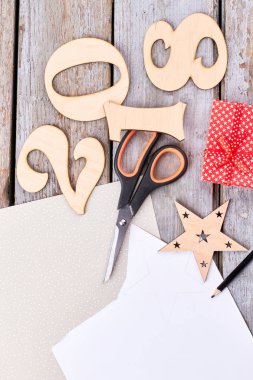 Ahşap basamak 2018, kağıt, makas.