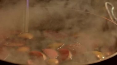 Mulled şarap pişirme.