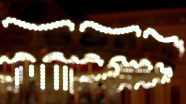 Mevsimlik atlıkarınca hareket ediyor.