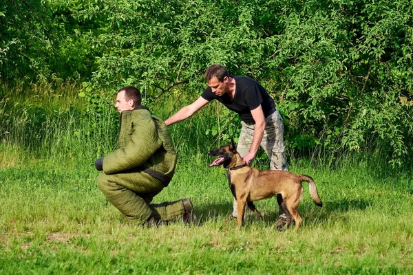 Os homens estão se preparando para o exercício . — Fotografia de Stock