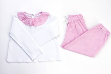 Beyaz ve pembe pijama set