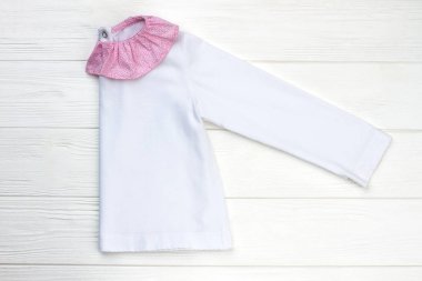 Kızlar pijama ikiye katlanmış