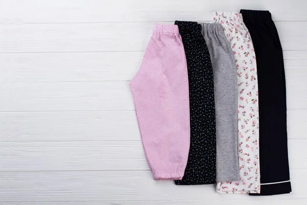Pilha de calças meninas — Fotografia de Stock