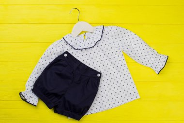 Bluz ve sarı forması