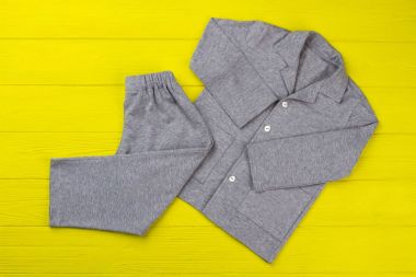 Erkek pijama sarı ayarla