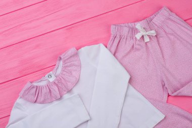 Pembe ve beyaz pijama set