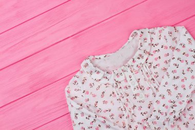 Çiçek bluz pembe raf