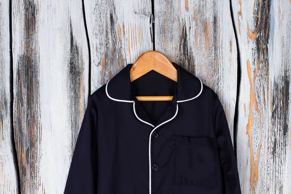 Beyaz kenar ile Donanma gömlek