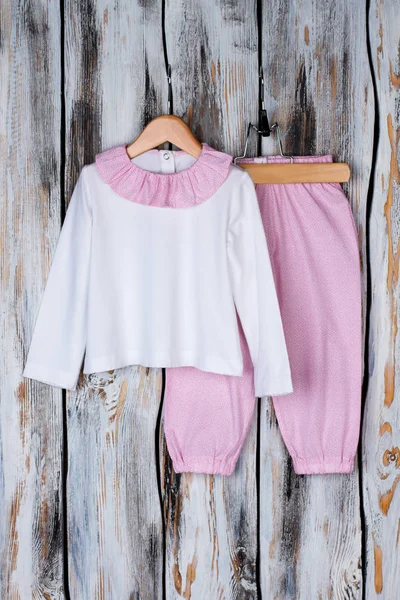Beyaz ve pembe pijama set