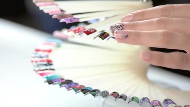 Muestras de diseño de manos y uñas . — Vídeos de Stock