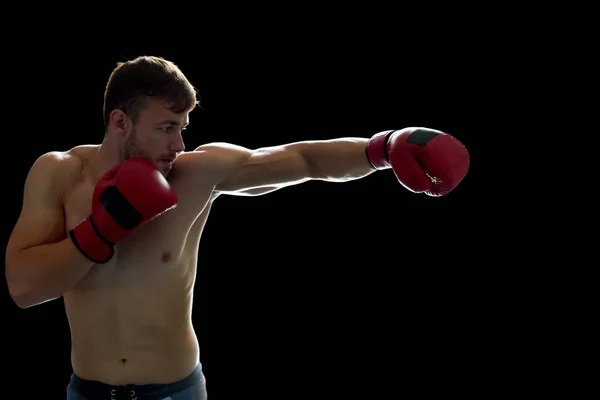 Fighter slående en punch — Stockfoto