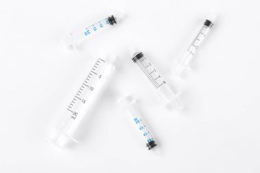 Şırınga iğneleri olmadan kümesi.