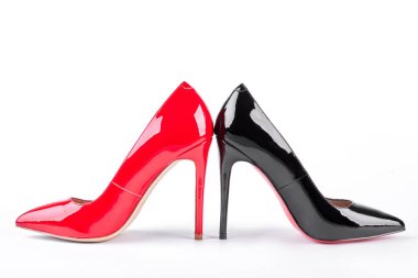 Kırmızı ve siyah yüksek topuklu Lake.