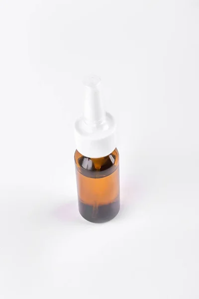 Spray nasal com pulverizador de plástico . — Fotografia de Stock