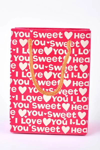 Pink paper gift bag with hearts pattern. — Stock Photo, Image