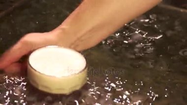 Bira soğuk soğuk suda.