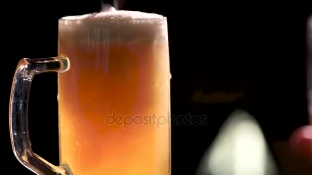 Close up beer mixing up. — Stock Video
