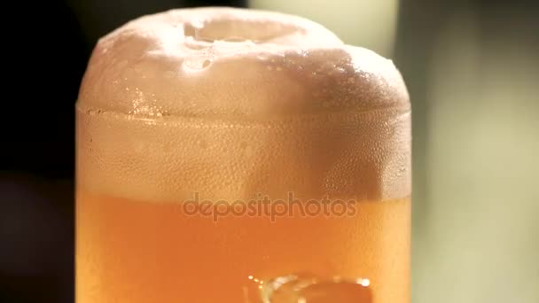 Beer foam scraper using. — Stock Video