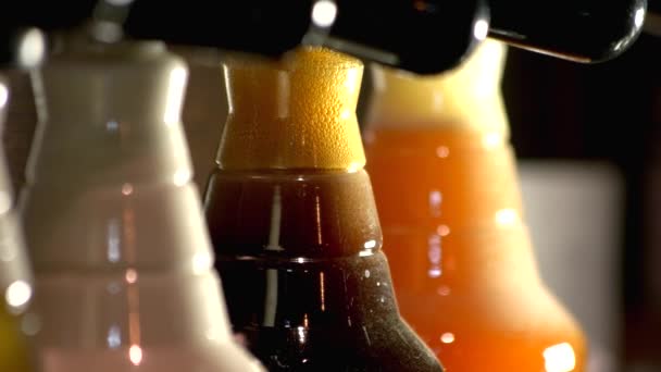 Close up plastic bottles necks with overflowing froth. — Stock Video