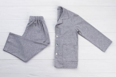 Beyaz arka plan üzerinde ayarla pijama