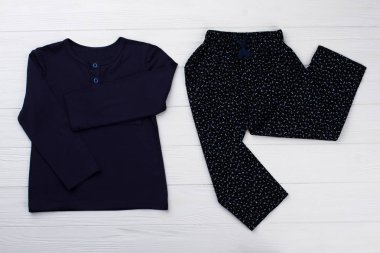 Beyaz arka plan üzerinde elbise