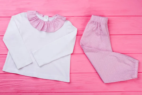 Pyjamas för småbarn flickor — Stockfoto
