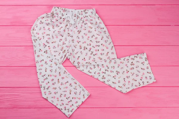 Loose pants with floral print