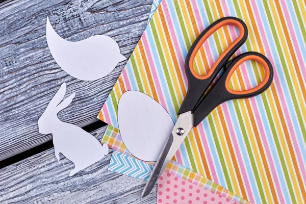 Patterned sheets of paper, scissors. — Stock Photo, Image