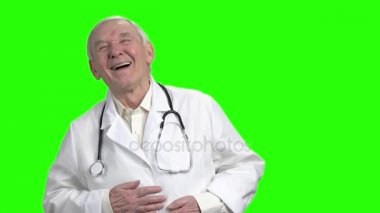 Kıdemli doktor yüksek sesle gülerek.