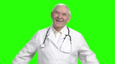 Kıdemli doktor fıkranı gülüyor ağır çekim.