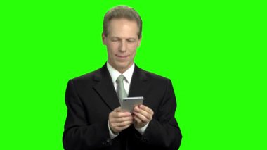 Smartphone'da mesajlaşma katip portresi.