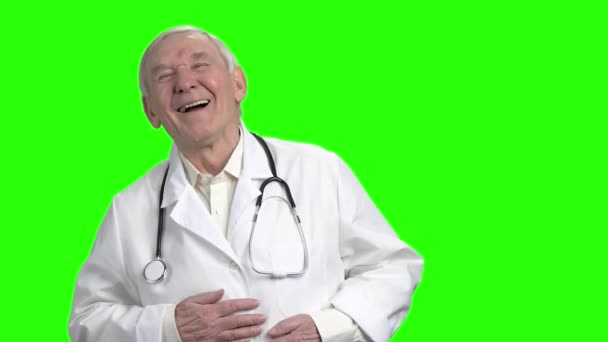 Старший лікар голосно сміється . — стокове відео