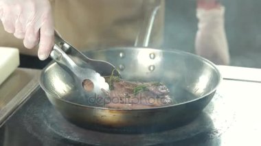 Şef kızartma et yakın çekim.