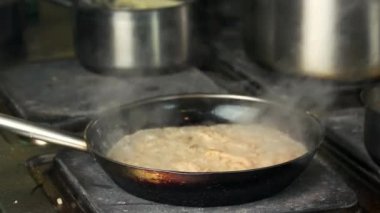 Tavada tavuk makarna.