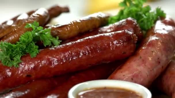 Grilled sausages macro. — Stock Video